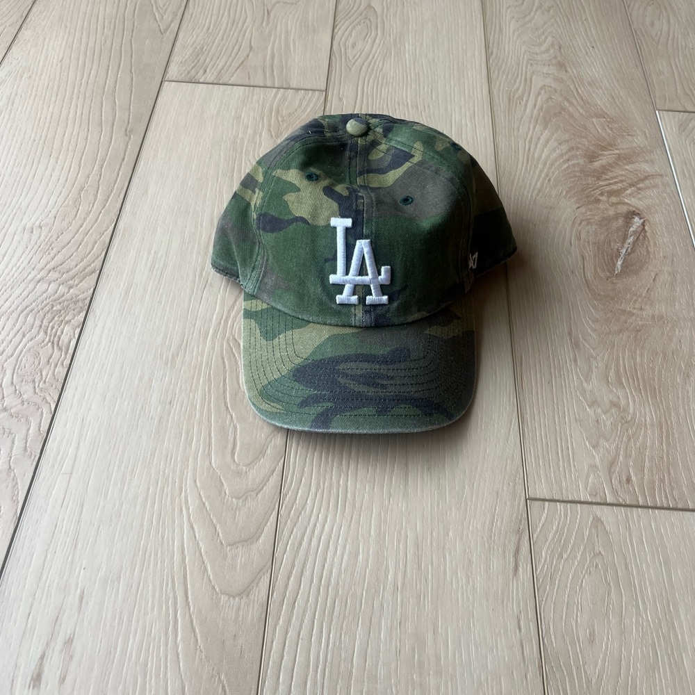 Camo LA women’s cap with White Logo